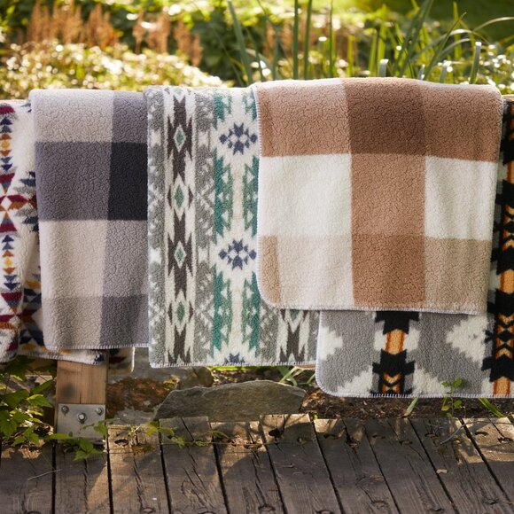 Luxe Home Decor Classic Faux Fur Throw | 1-Piece | Taupe plaid combo | 50"x60" - Picture 7 of 11